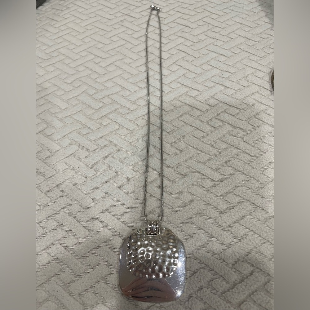 Elegant Silver Pendant Necklace